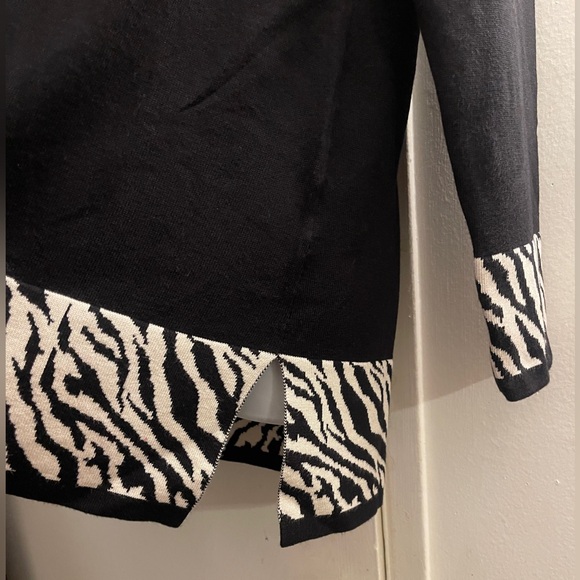 🚨New NOTATIONS Black Zebra Animal Print Sweater Dress with Scarf - Picture 3 of 4